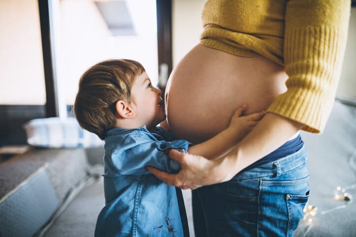 How to find a surrogate mother through a clinic or without